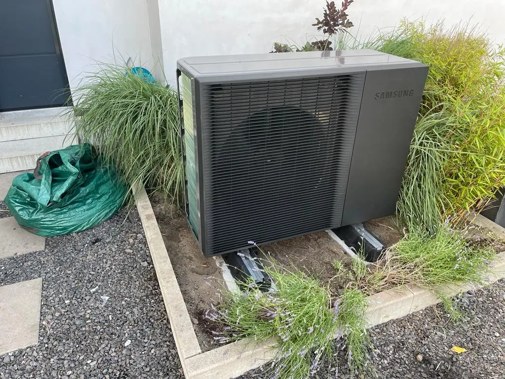Frühere Wärmepumpenanlage im Garten
