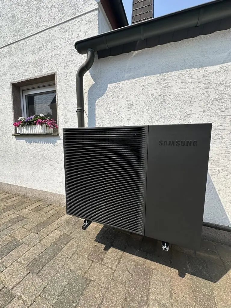 Frühere Wärmepumpenanlage am Wohnhaus